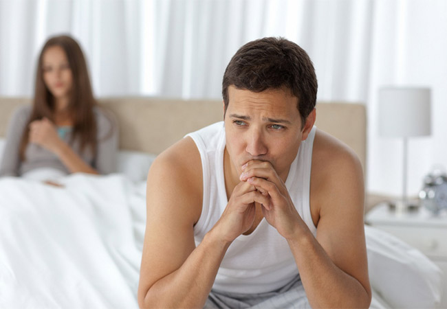 Nam giới bị viêm tinh hoàn có thể dẫn đến rối loạn cương dương nếu không điều trị sớm