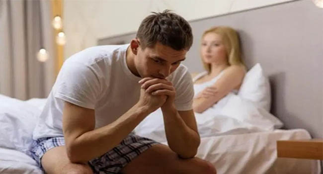 Cảm thấy mệt mỏi, căng thẳng trong mỗi lần quan hệ là một trong những dấu hiệu xuất tinh muộn
